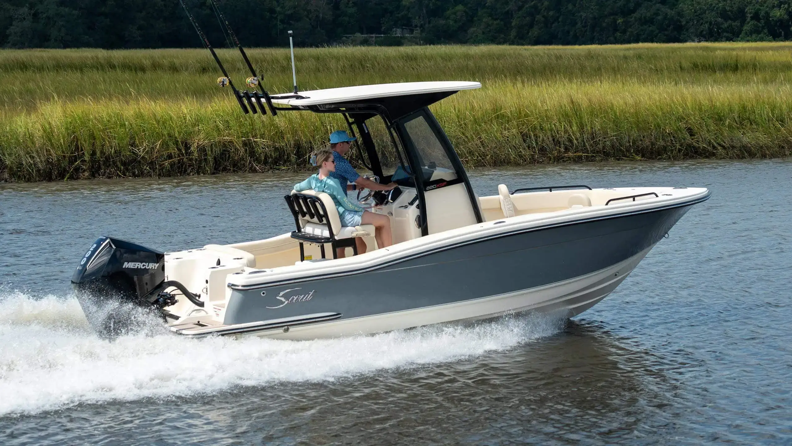 Scout 220 XSF underway