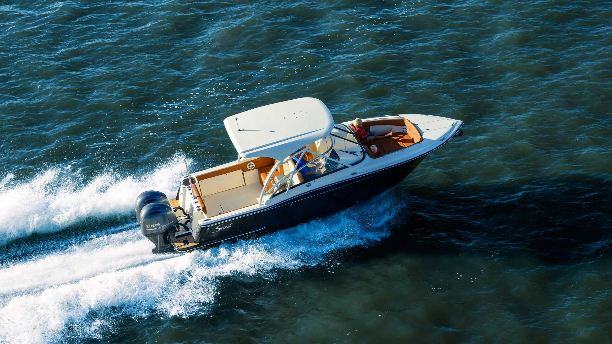 Scout 255 Dorado underway